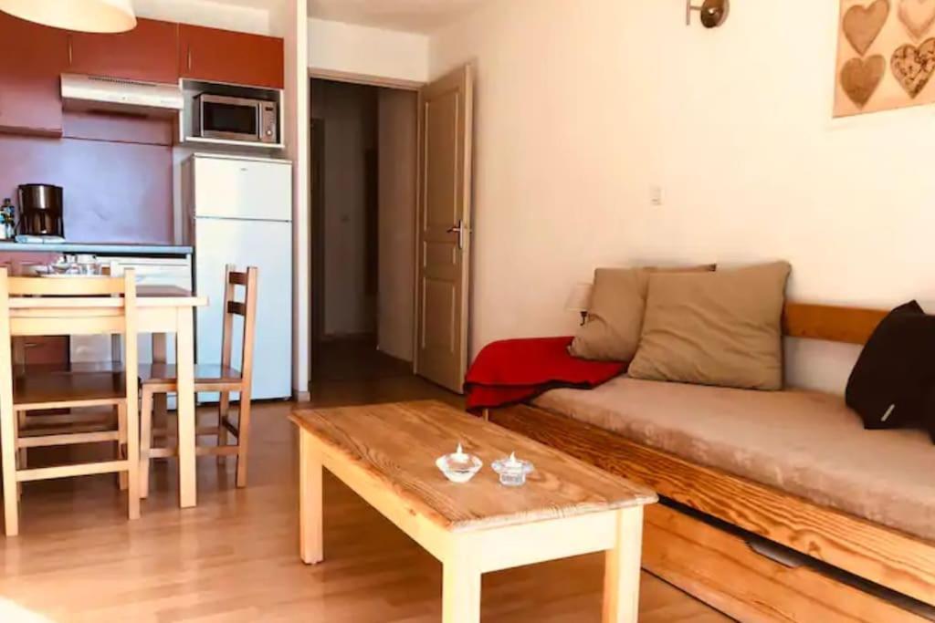 Charmant T3 Avec Vue Montagne Et Parking Privatif Font-Romeu-Odeillo-Via المظهر الخارجي الصورة
